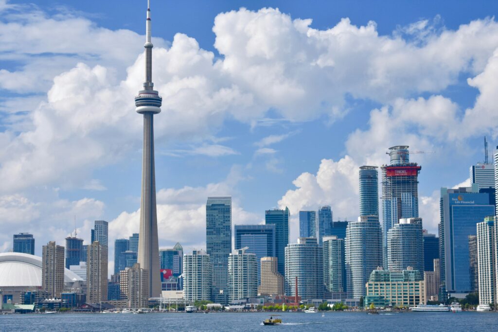 express entry, immigration to Canada, work permit, study permit, PNP, provincial nominee program, start-up, business immigration, refugee, consultation, Canada, Vancouver, Toronto, British Columbia, Ontario, skilled immigration, family sponsorship, AIP, LMIA, job offer, visitor visa, Canada visa, Inmigración a Canadá, Permiso de trabajo, Permiso de estudio, Consulta, Patrocinio familiar, Visa de visitante